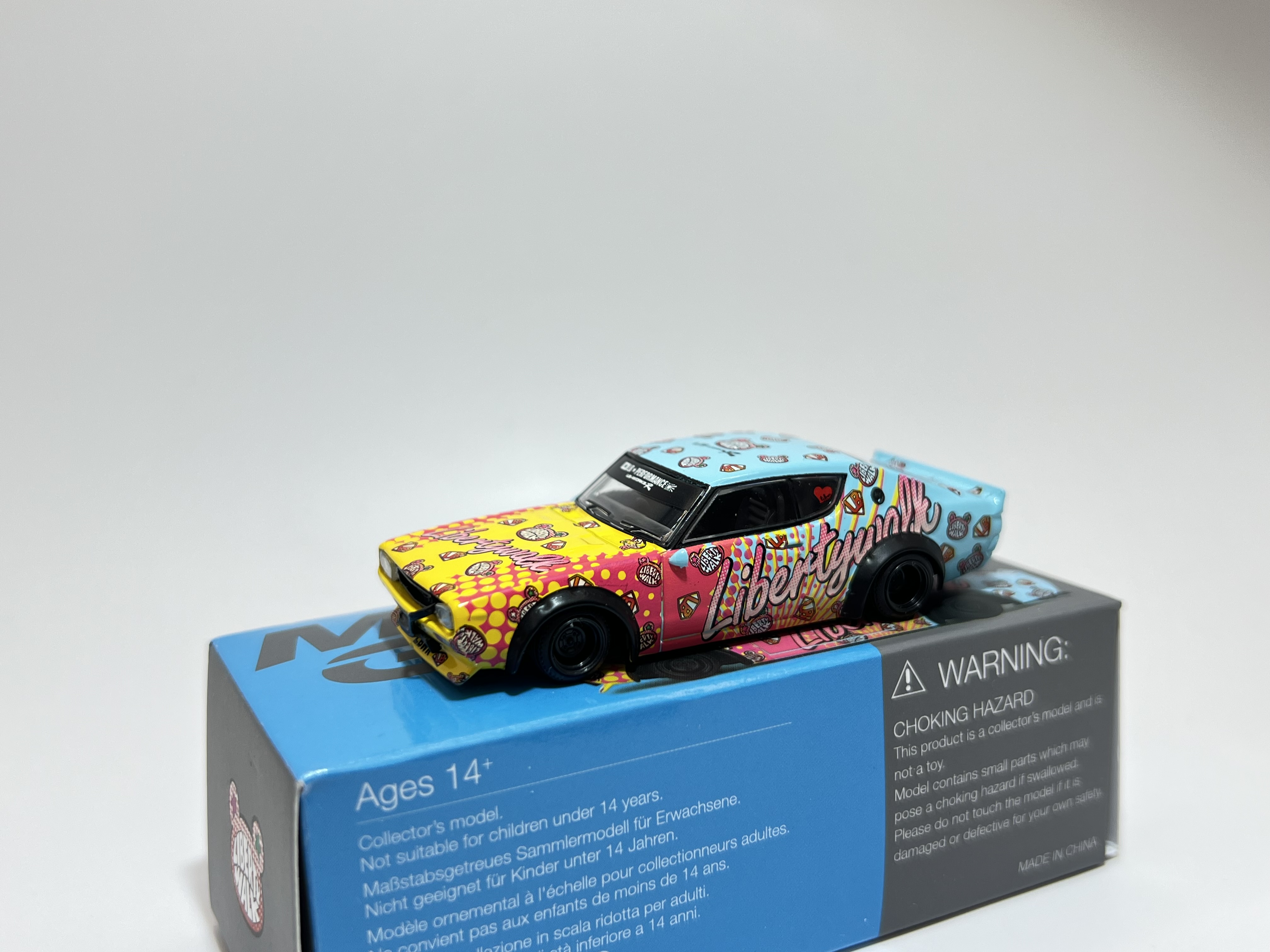 Mini GT 698 - Nissan Skyline Kenmeri Liberty Walk LBWK KUMA