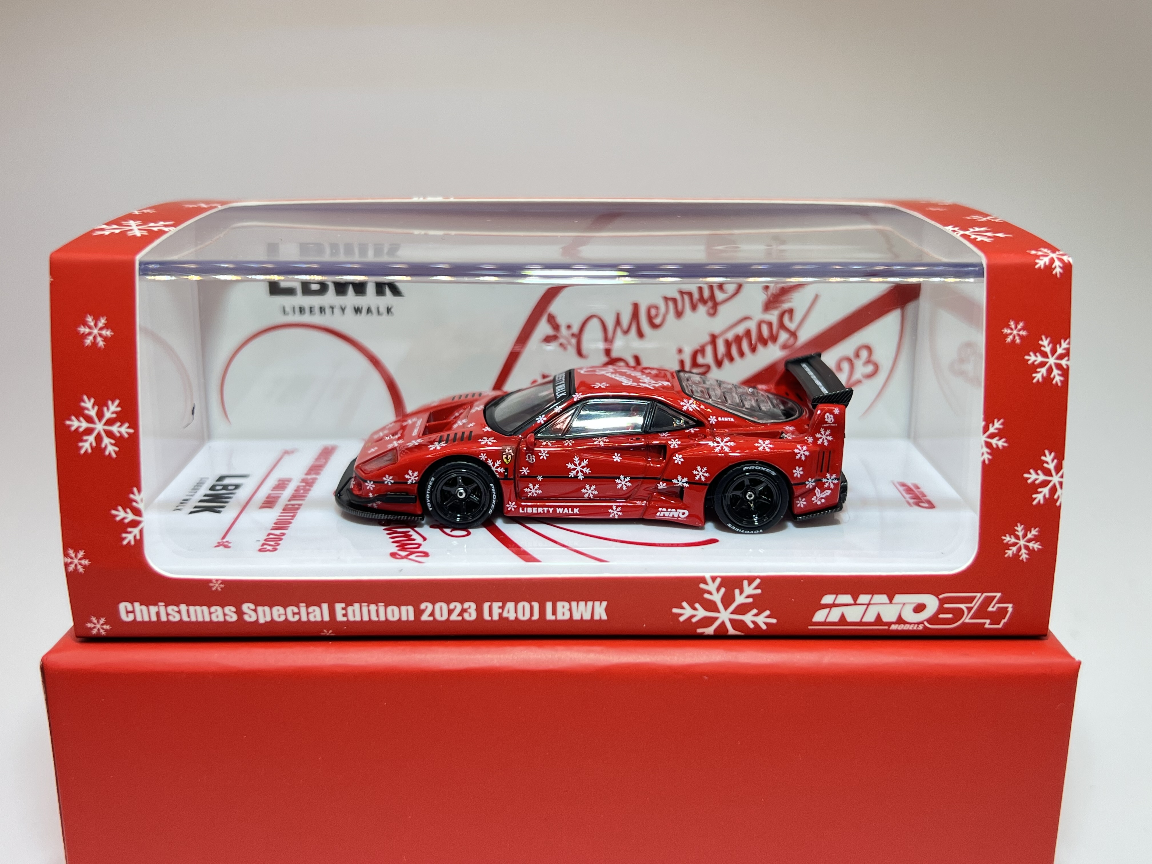 Inno64 - LBWK Ferrari F40 X'Mas 2023 Special Edition