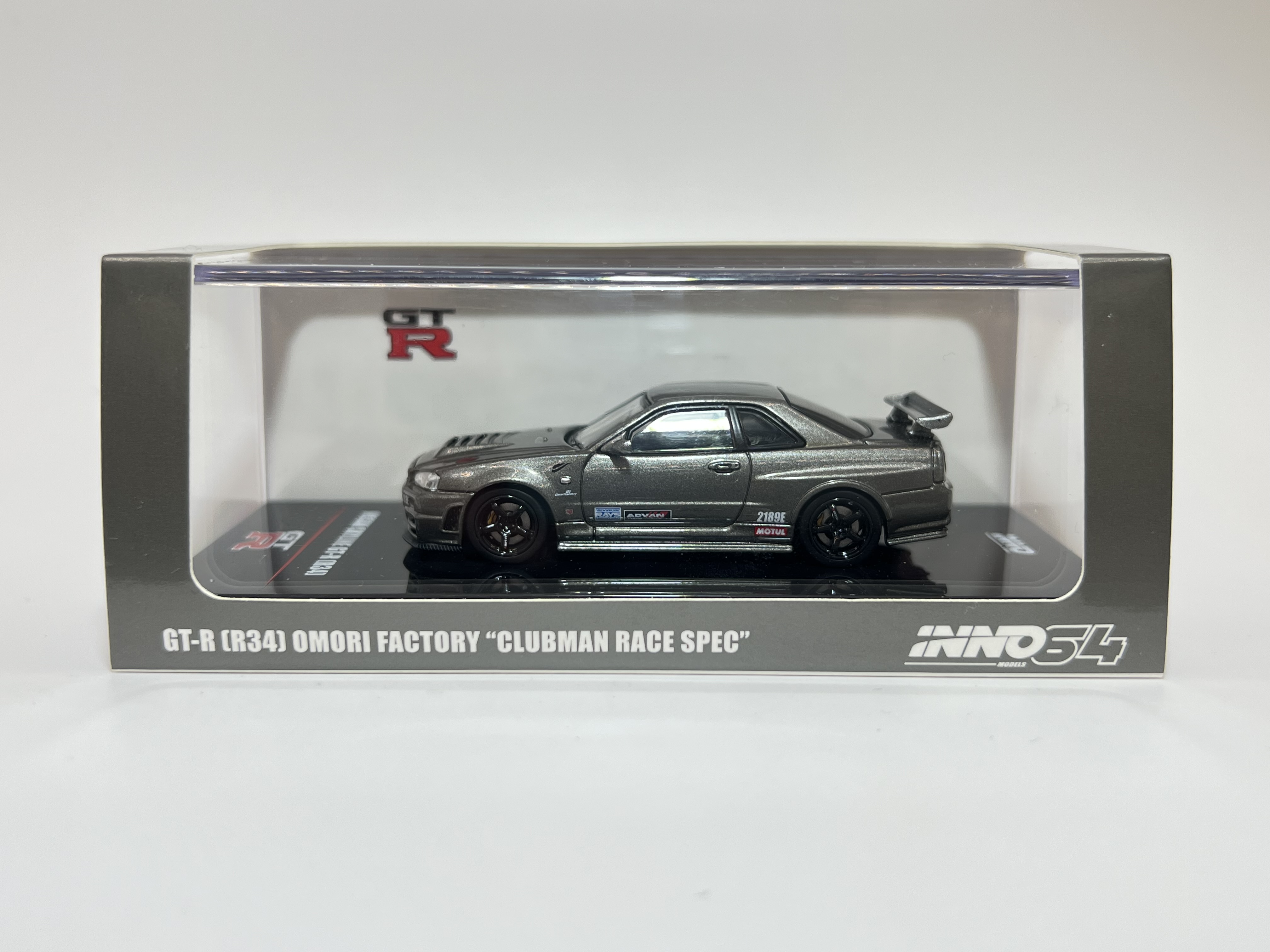 Inno64 - Nissan Skyline GT-R R34 Omori Factory "Clubman Race Spec"