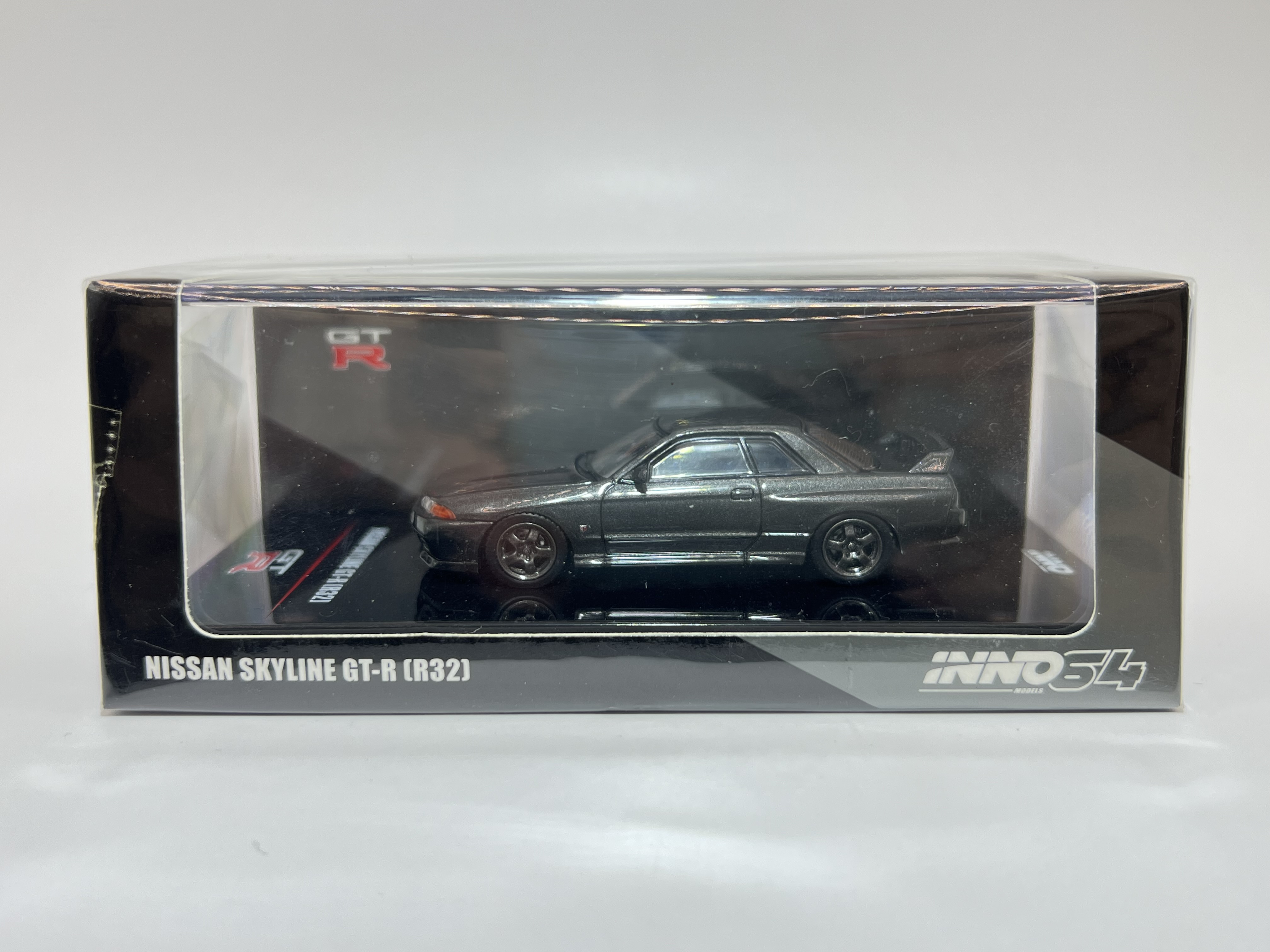 Inno64 - Nissan Skyline GT-R R32 Gun Grey Metallic