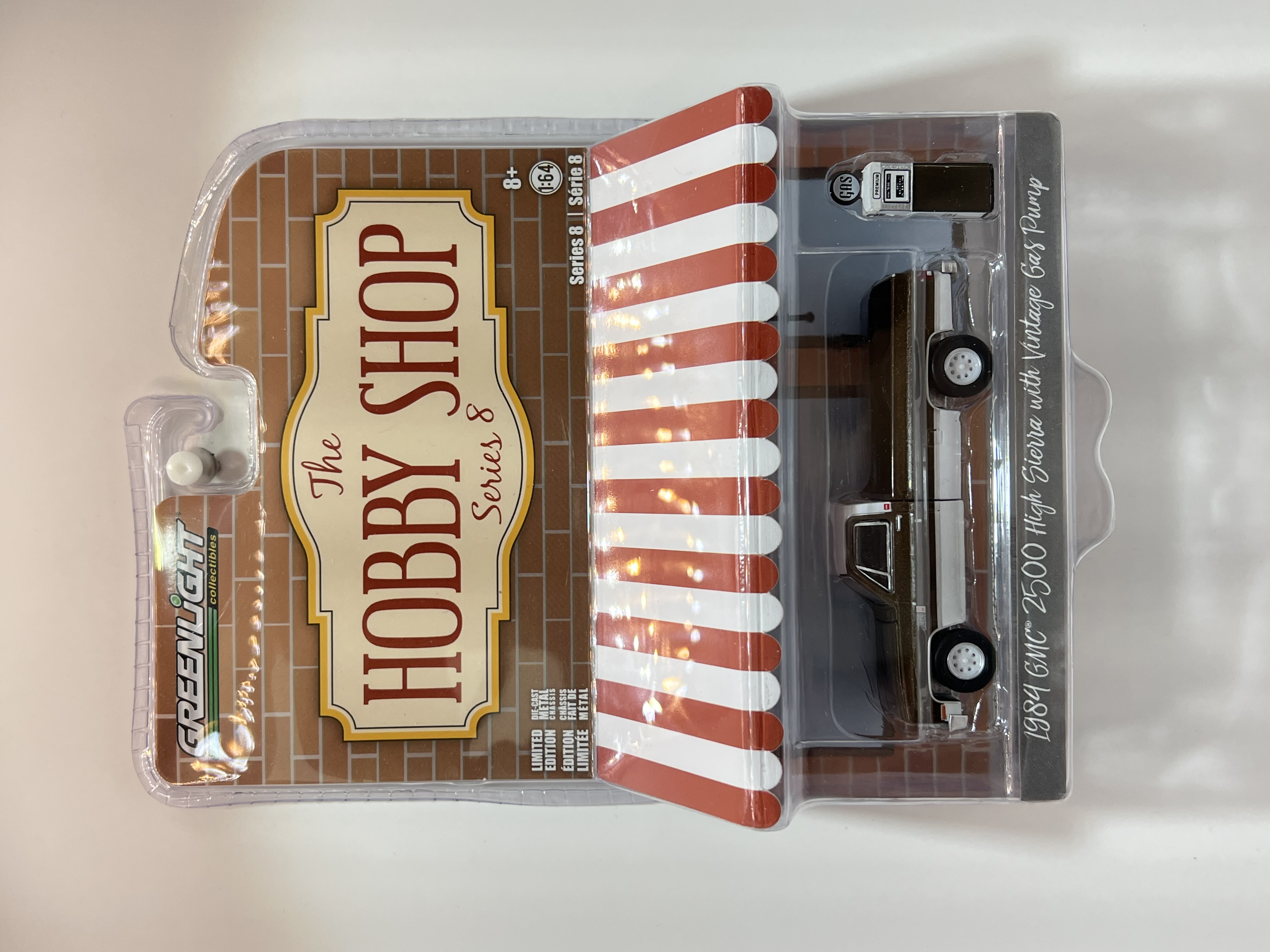 GreenLight - 1984 GMC 2500 High Sierra With Vintage Gas Pump