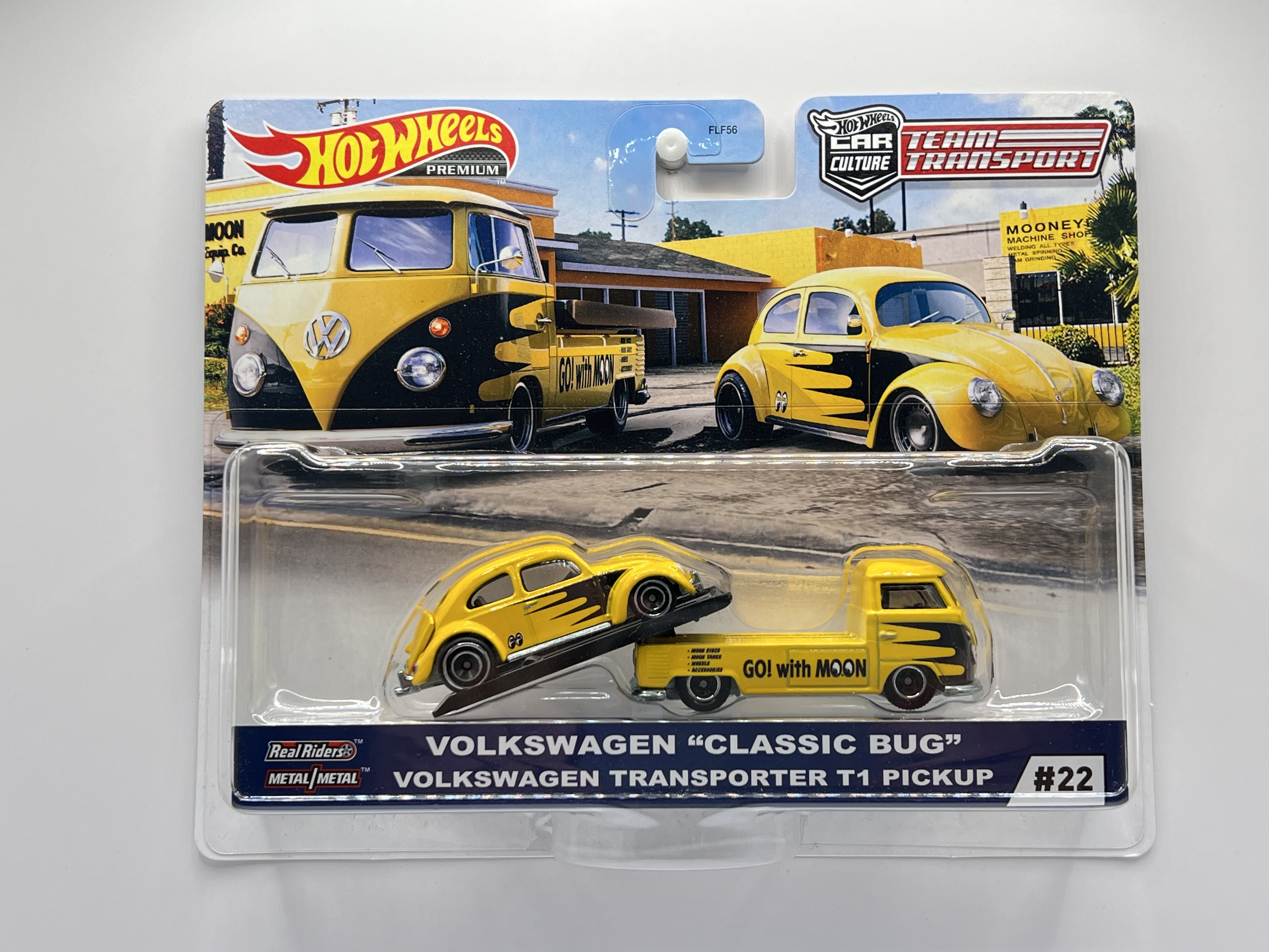 Hot Wheels Premium Team Transport #22 Volkswagen Classic Bug MOON