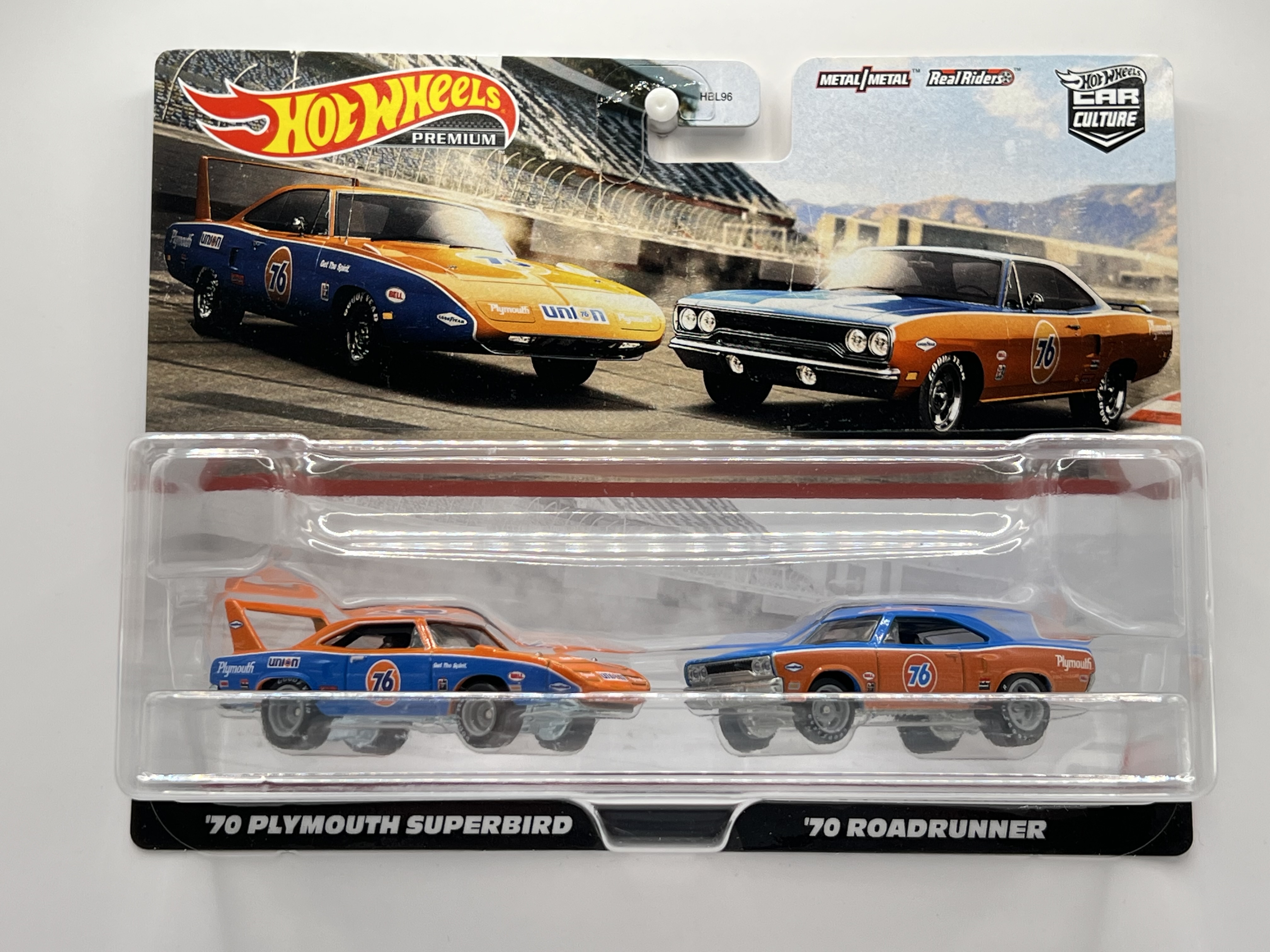 Hot Wheels Premium 2-Pack '70 Plymouth Superbird, '70 Roadrunner