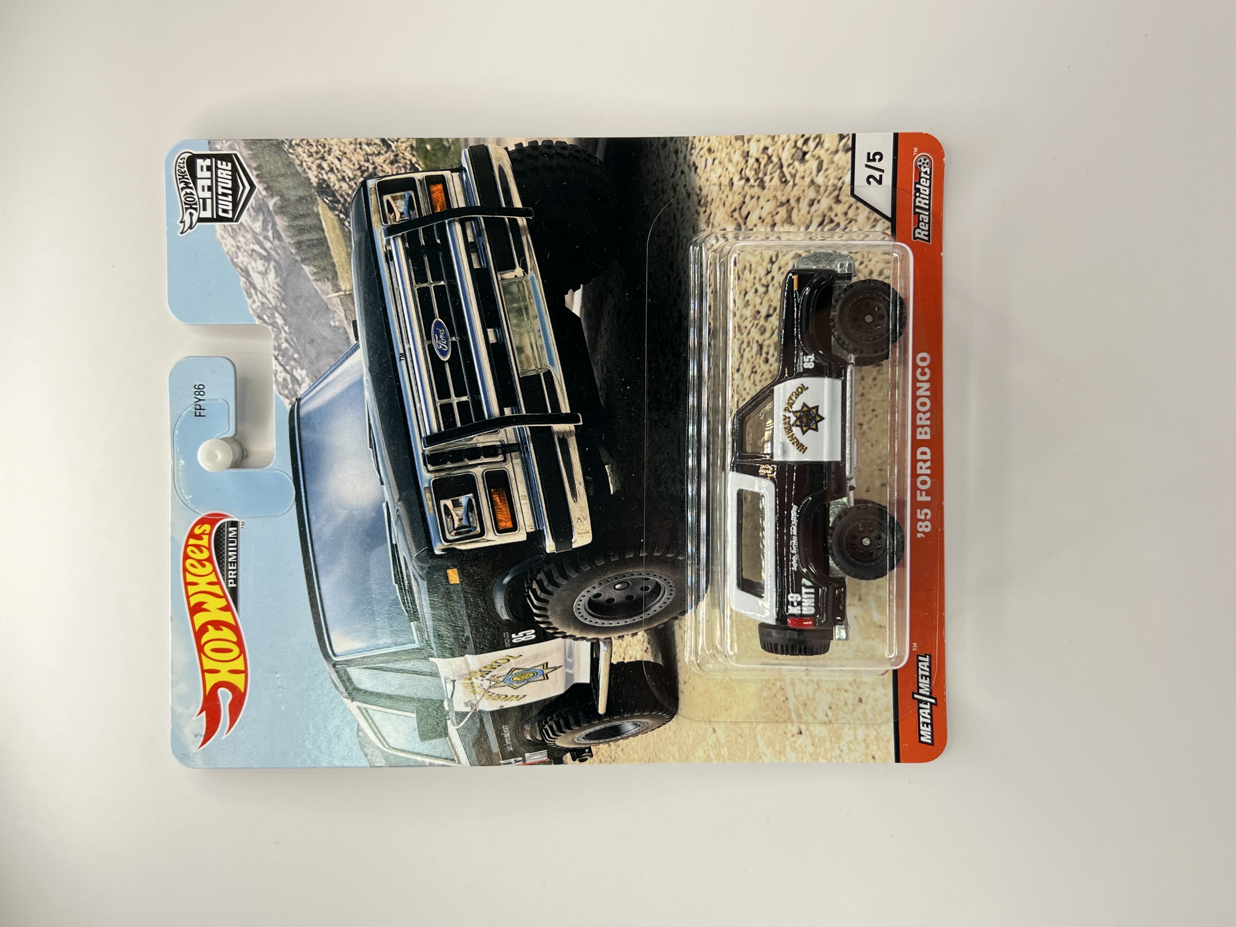 Hot Wheels Premium '85 Ford Bronco Wild Terrain 2/5