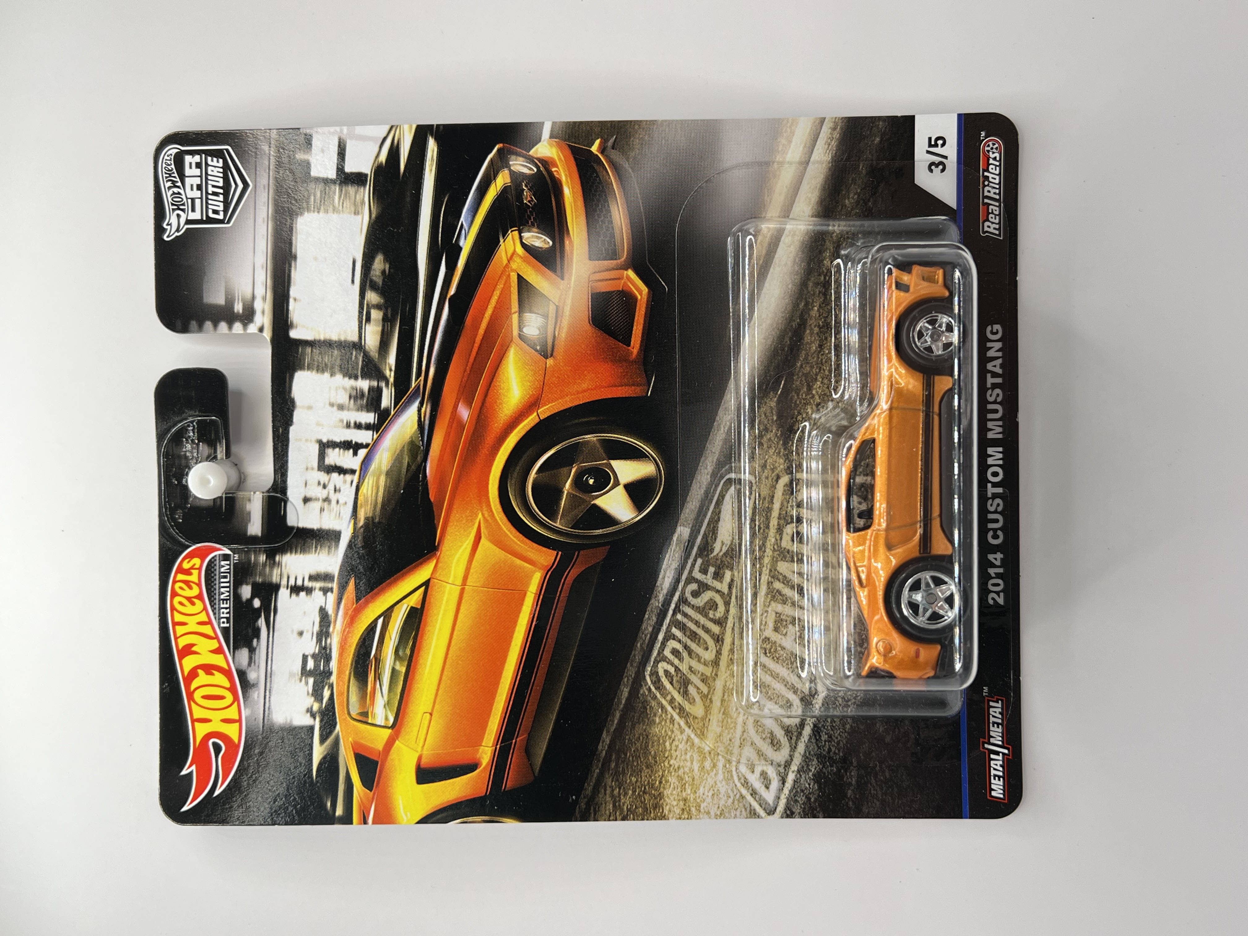 Hot Wheels Premium 2014 Custom Mustang Cruise Boulevard 3/5