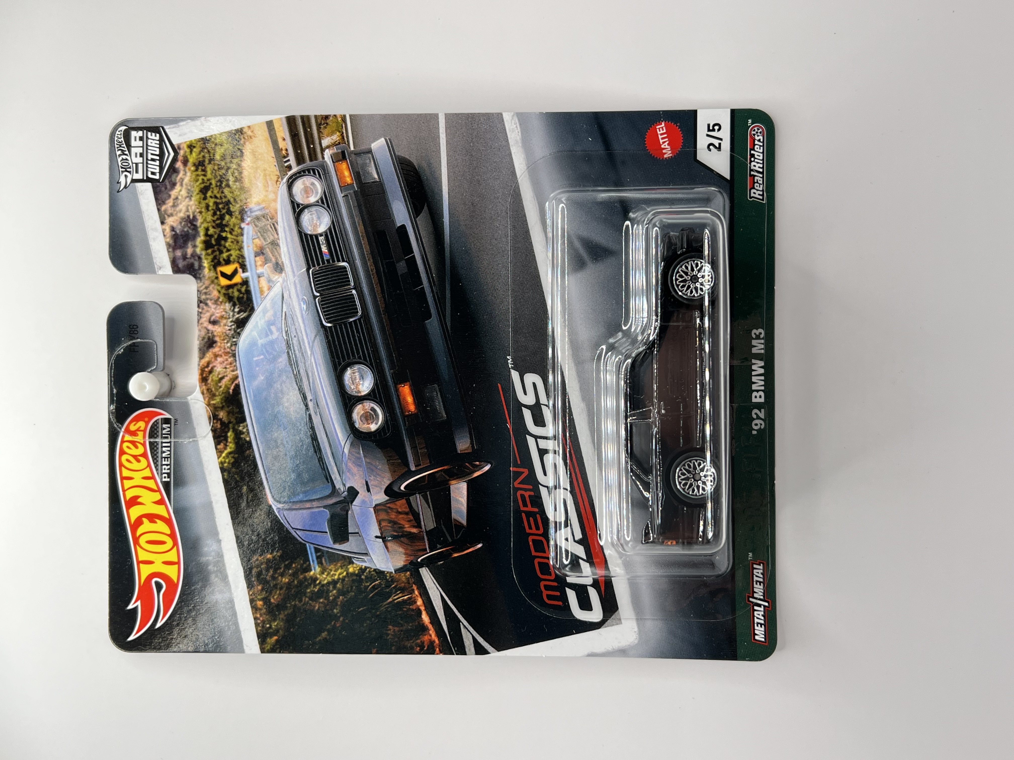 Hot Wheels Premium '92 BMW E30 M3 Modern Classics 2/5