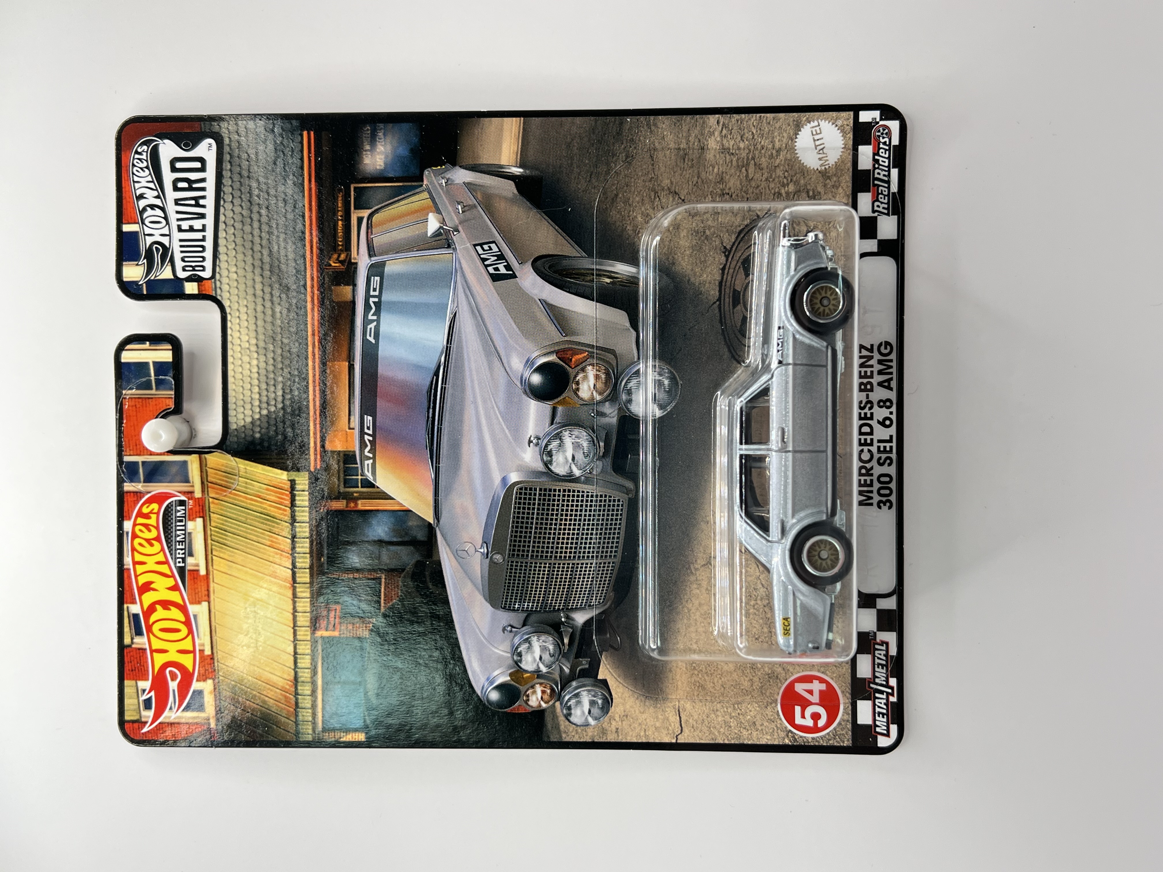 Hot Wheels Premium Mercedes-Benz 300 SEL 6.8 AMG Boulevard 54