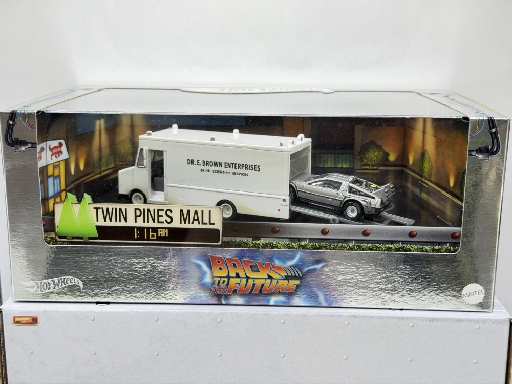Hot Wheels 40th Anniversary Back To The Future Diorama - Delorean DMC-12 - Dr. E. Brown Van