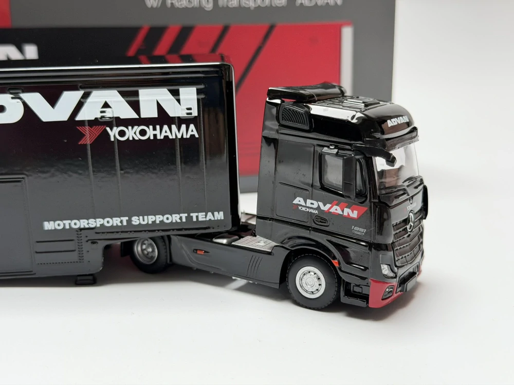 Mini GT 741 - Mercedes-Benz Actros w/ Racing Transporter "ADVAN"