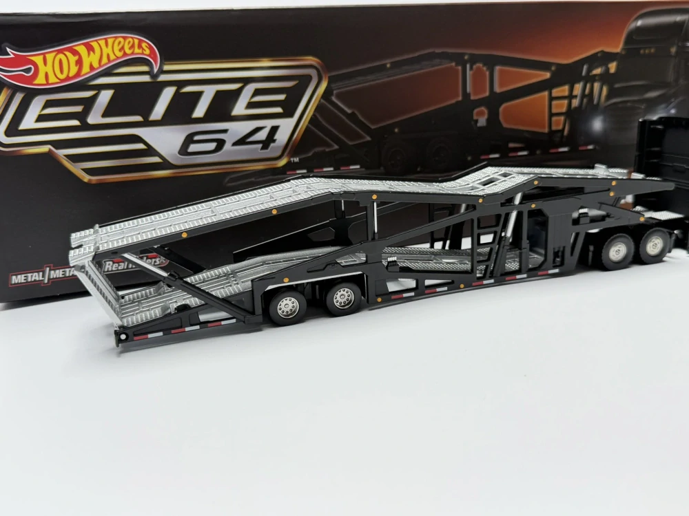 Hot Wheels ELITE64 Freightliner Cascadia