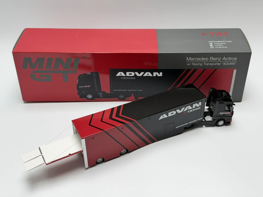 Mini GT 741 - Mercedes-Benz Actros w/ Racing Transporter "ADVAN"