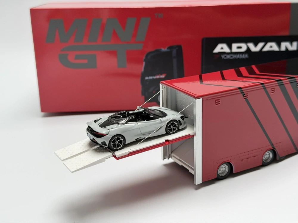 Mini GT 741 - Mercedes-Benz Actros w/ Racing Transporter "ADVAN"