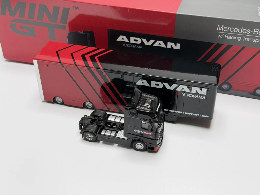 Mini GT 741 - Mercedes-Benz Actros w/ Racing Transporter "ADVAN"