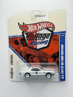 Hot Wheels Real Riders A.J Foyt´s ´65 Ford Mustang Vintage Racing 5/30 - VADA