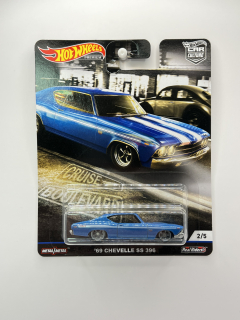 Hot Wheels Premium '69 Chevelle SS 396 Cruise Boulevard 2/5