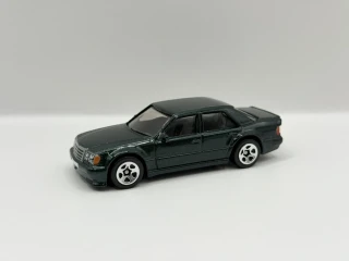 Hot Wheels Mercedes-Benz 500 E - LOOSE