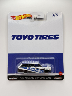 Hot Wheels Premium '69 Nissan Skyline Van Toyo Tires 3/5